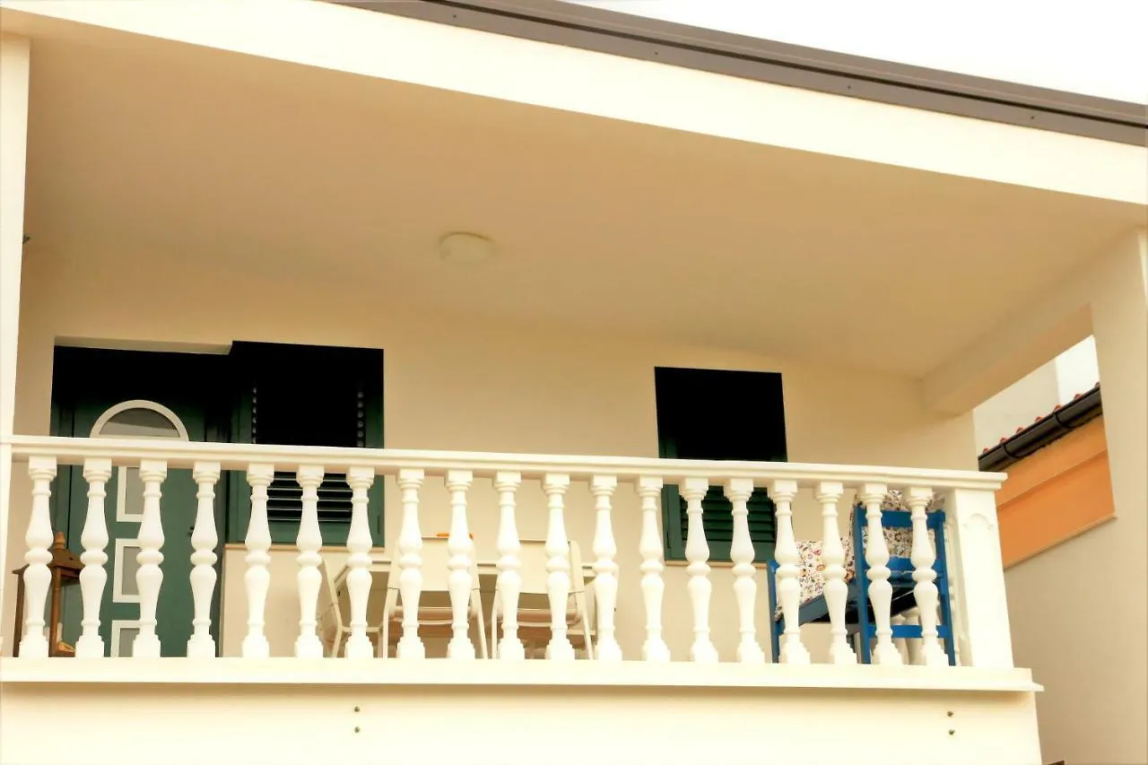 Apartman Bura Vir 0*,