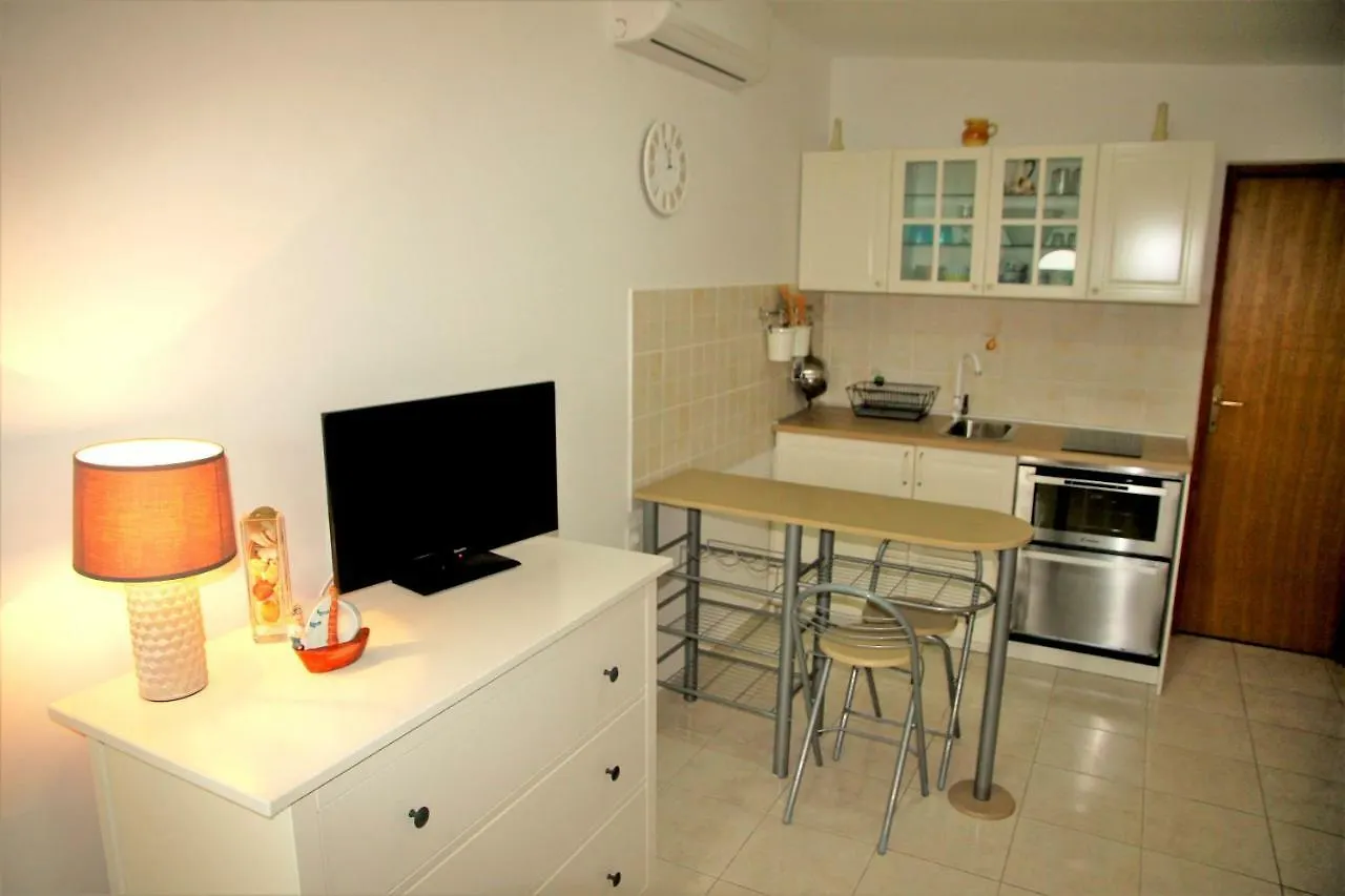 Apartment Apartman Bura Vir Croatia